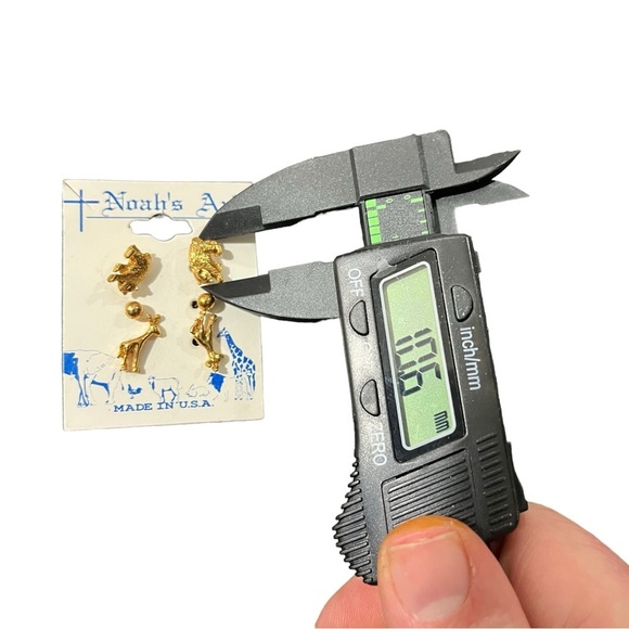 Vtg Noahs Ark Set of 3 Gold Tone Bead Figural Giraffe Bear Stud Earring NWT Rare - Picture 6 of 7